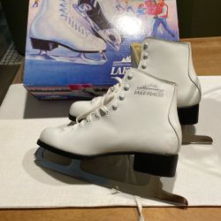 Woman’s Ice Skates 