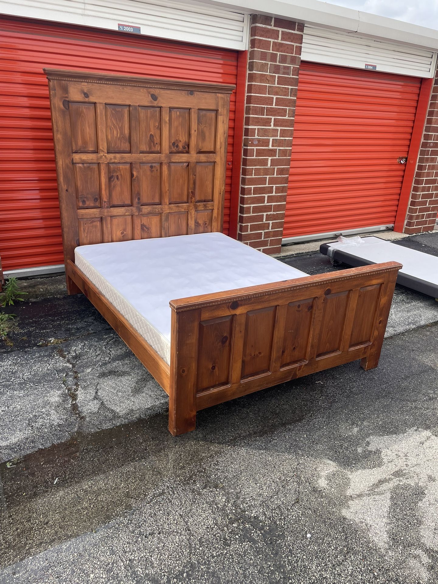 Queen Size Solid Wood Bed frame 