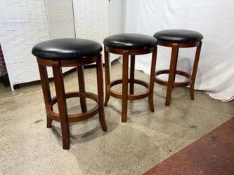 ARGET Walcott 24-Inch Walnut Swivel Counter Height Barstool with Black Seat (Set of 3)