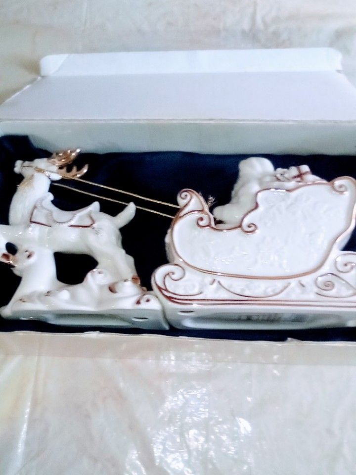 +MIKASA Christmas SANTA SLEIGH & REINDEER new w/Box

