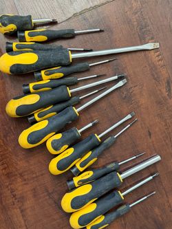 Mixed Screwdriver Set – Yellow and Black Handles