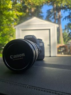 Canon EOS 60D DSLR with Ultrasonic Lens