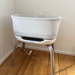 Graco SmartSense Soothing Baby Bassinet
