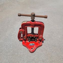 Used Swordfish Yoke Tabletop Vice