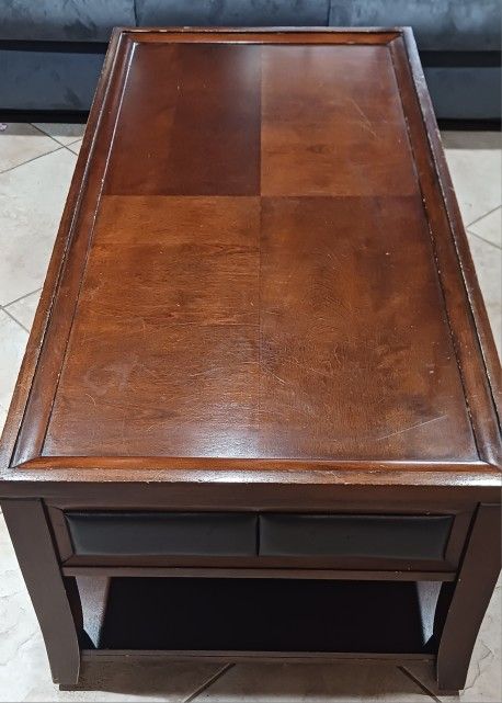 Coffee Table/2 End Tables/2 Lamps