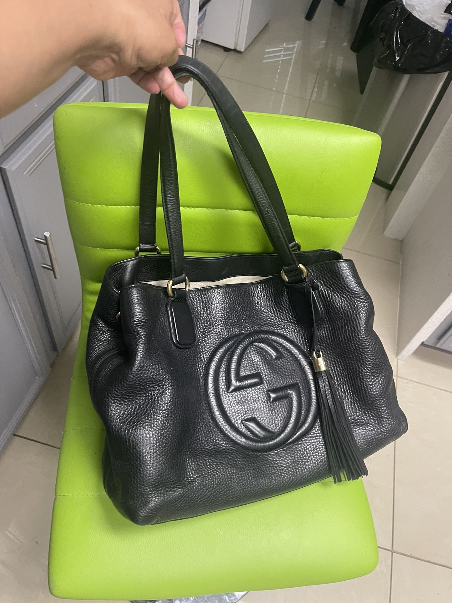 Large Leather Gucci Bag Excellent Condition O Ly Some Stains Inside No Smell No Smoking Price Is Firm 