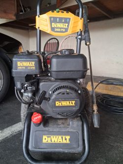 Dewalt 3400 psi 2.5 gpm Gas pressure washer