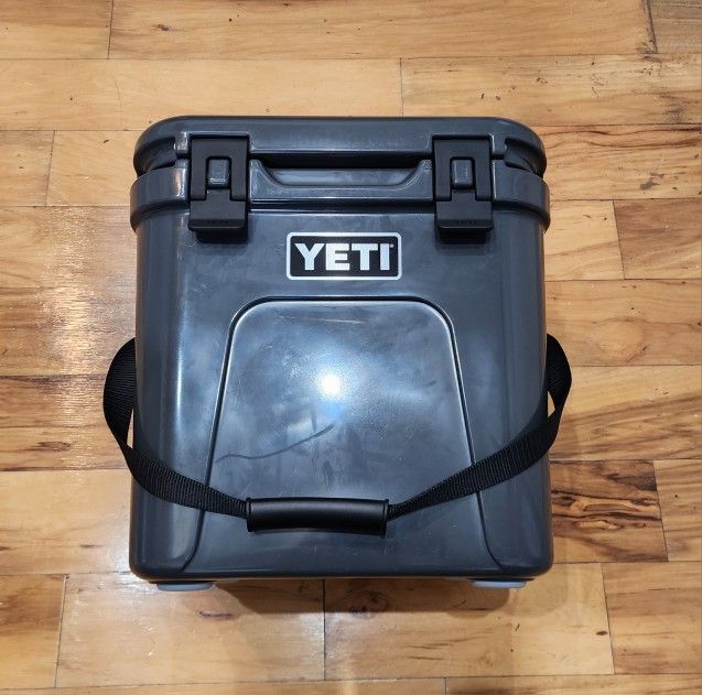 BRAND NEW YETI ROADIEĀ®
24 HARD COOLER