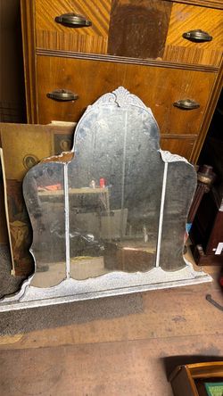 Vintage Tri-Panel Vanity Mirror