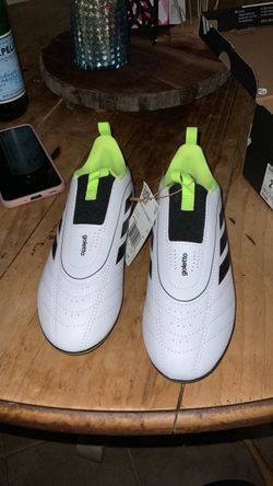 Kids Addis soccer goletto IX laceless  cleats brand new size 2  $10.00 still in box