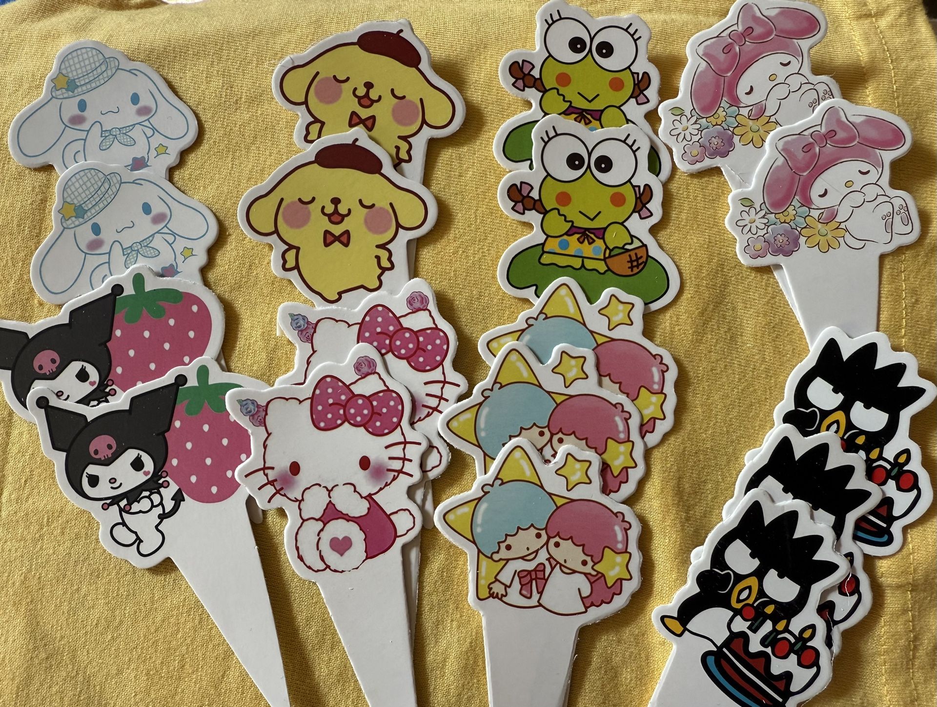 Hello Kitty Cupcake Toppers