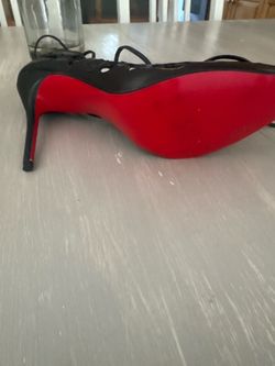 Black leather heels,- size 10