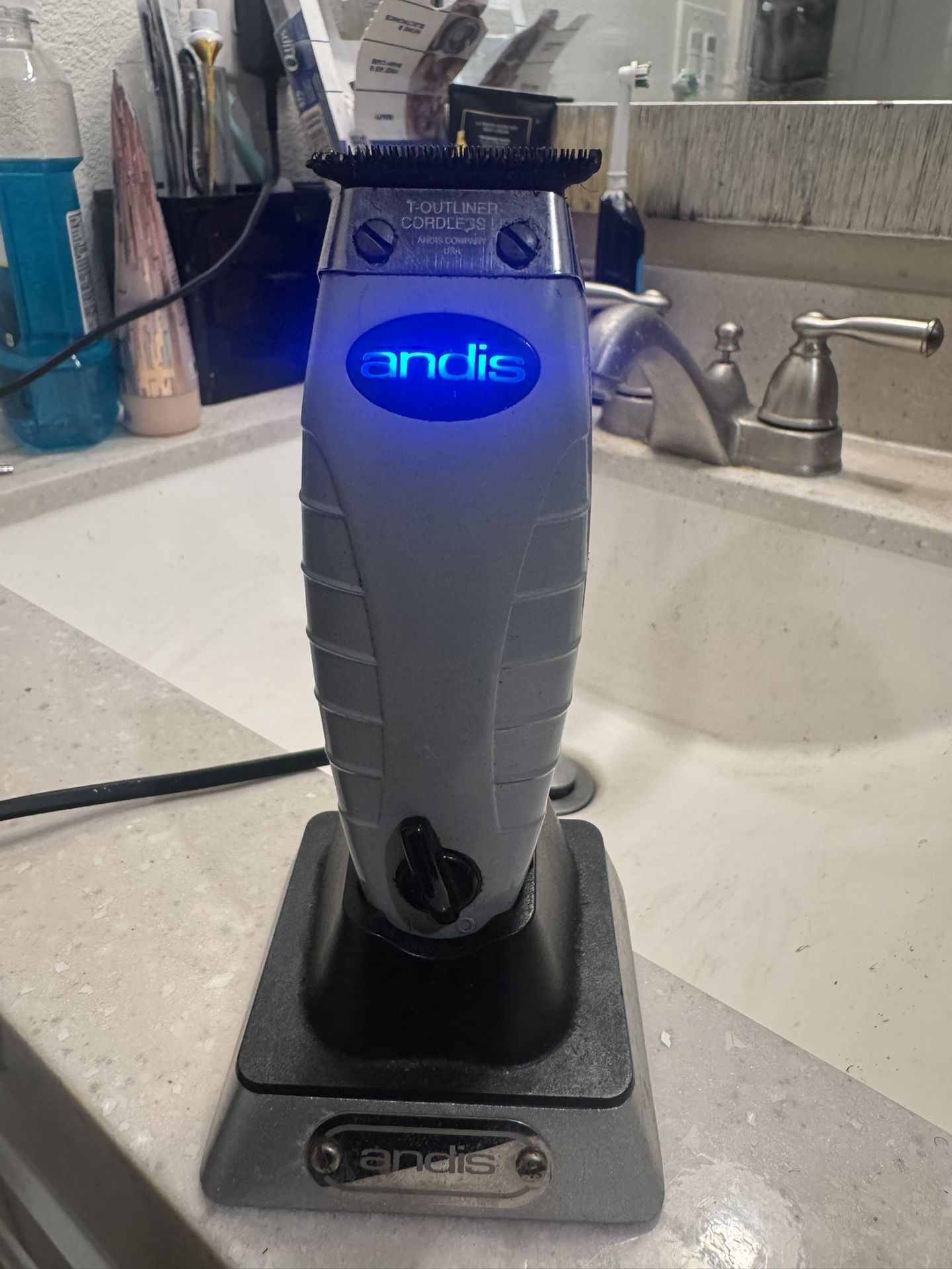 Andis T Outliner