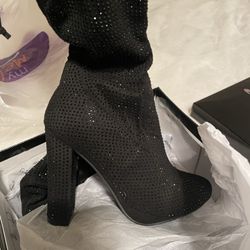 Black Boots With Sparkle For The Season 
