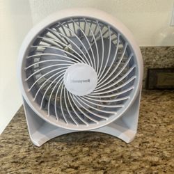 Honeywell 3 Spd  Desk  Fan Table