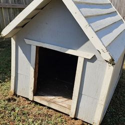 One XL Dog House