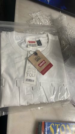 Levi's White Embossed Logo T-Shirt