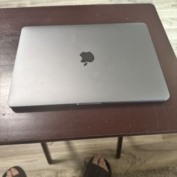 M2 Apple MacBook 
