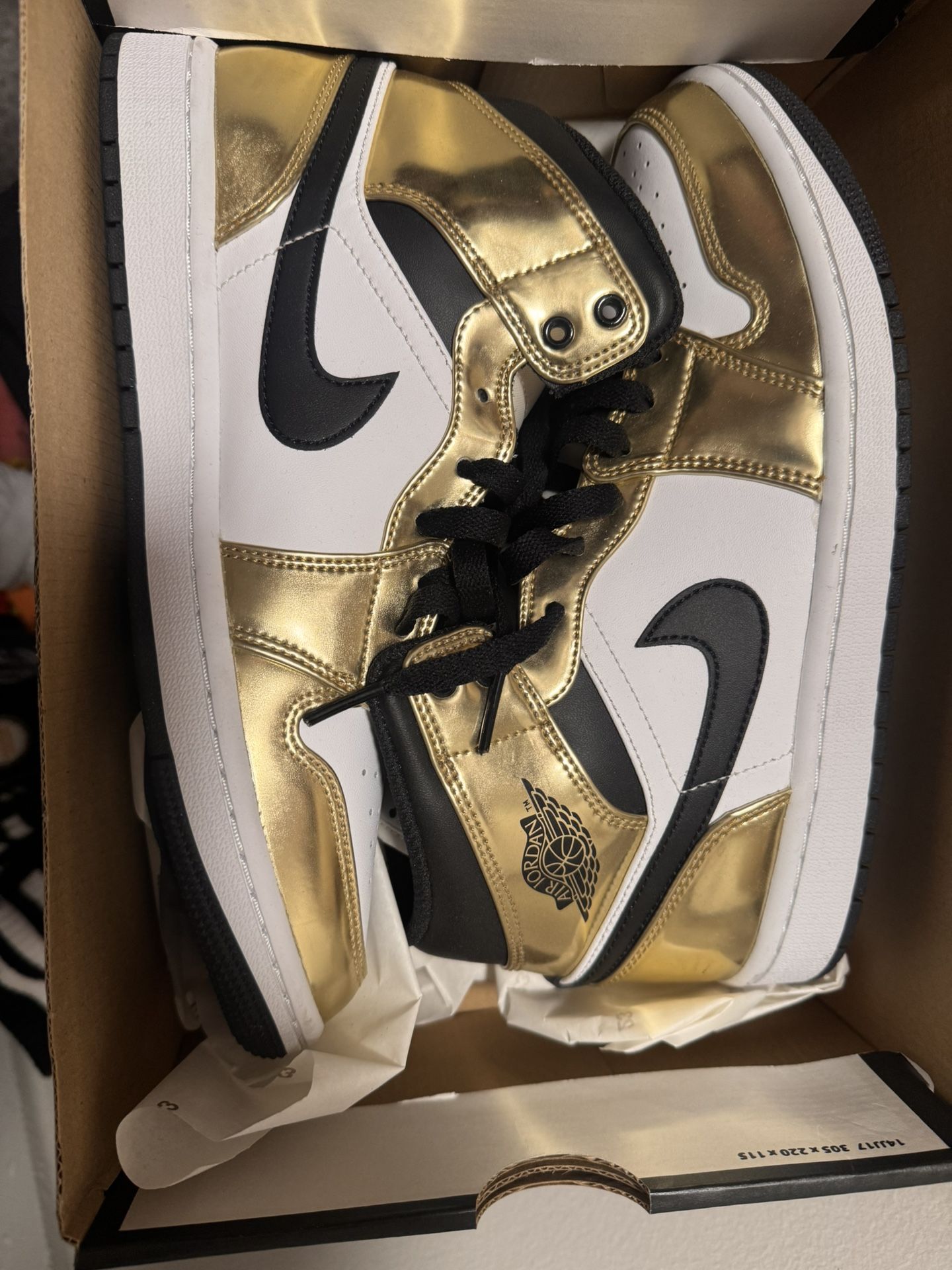 Jordan 1 Metallic Gold Size 8