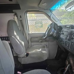 2009 Ford E-350 Deasel