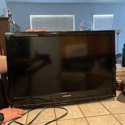 FREE FOR PARTS: Magnavox TV/DVD Combo + Remote (As-Is)