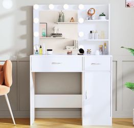 White vanity like new