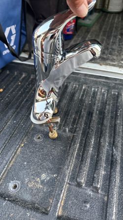 3 holes faucet