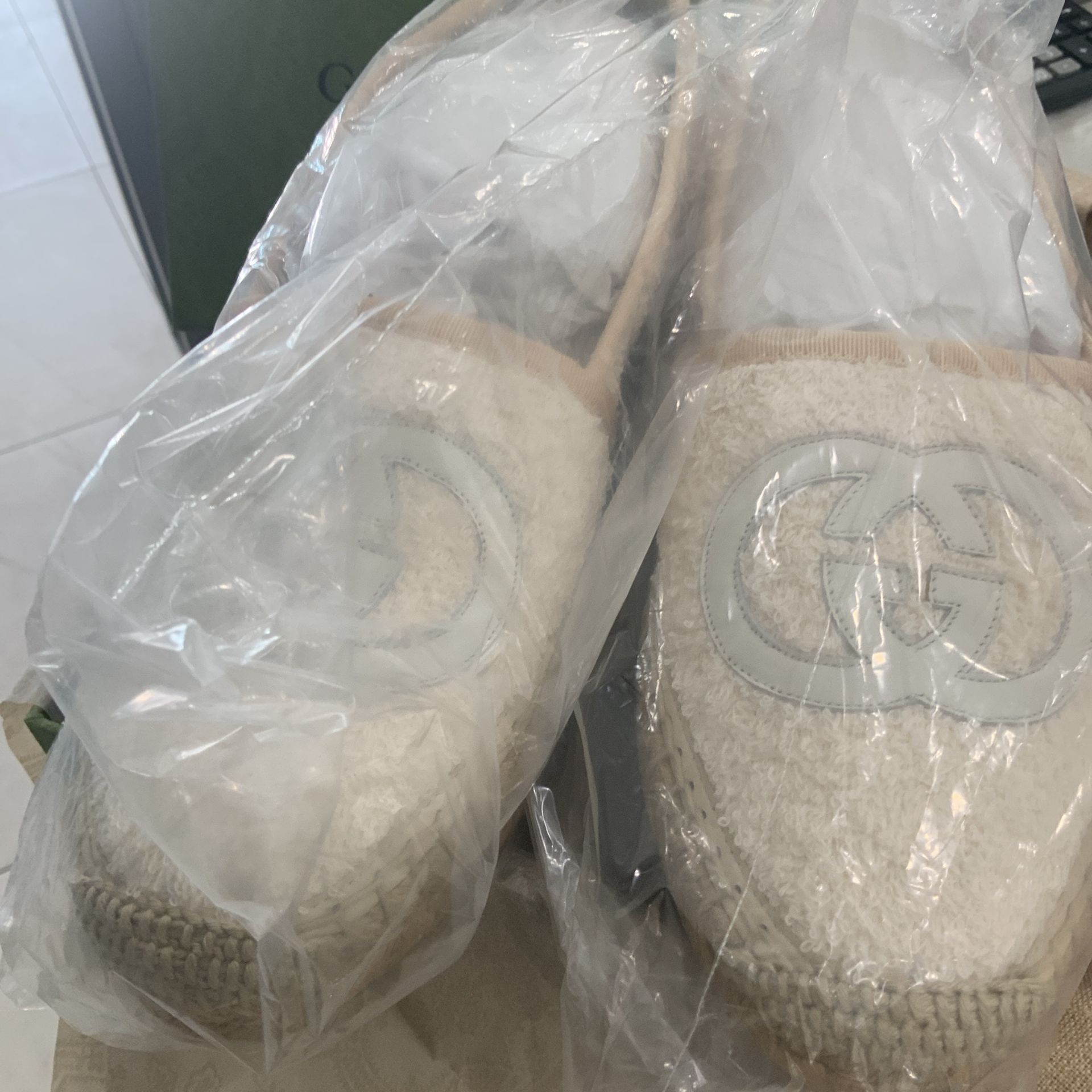 Genuine Gucci Woman’s Size 7 Sandals Brand New In Box High Retail Item $$$
