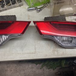 Toyota Highlander Trunk Tail Lights 