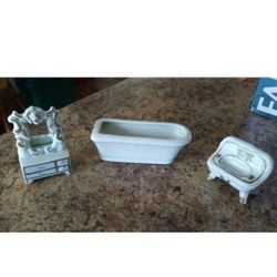 VINTAGE 41 pcs porcellin dollhouse minitures