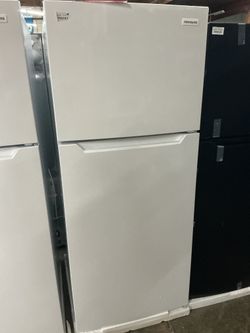 Frigidaire FFHT1822UW Top Freezer Refrigerator (Open-Box / Scratch & Dent)