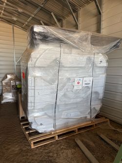 Brand new jacuzzi on pallet