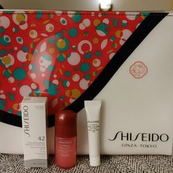 Shiseido Makeup Bag And Sample Set
