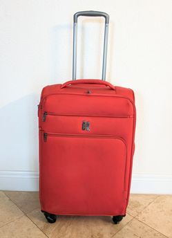It Luggage Super Light Red 26.5" By 16" 4 Wheel Spinner