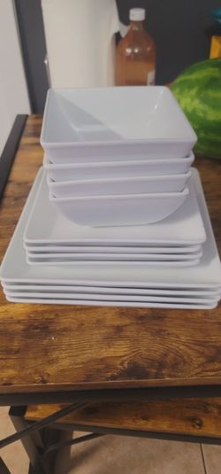 Set of 4 Porcelain Dishes