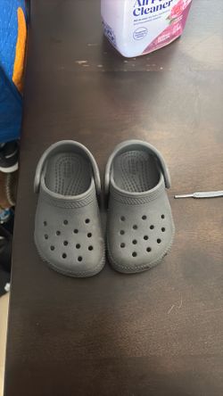 Toddler crocs