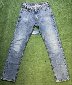 Levi’s 514 light wash denim jeans