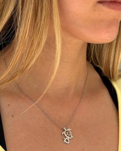 Sterling Silver Turtle Pendant with Zirconia. 