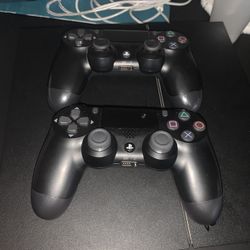 PS4 Normal, 2 PS4 Controllers
