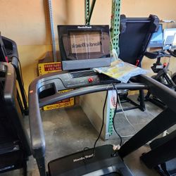 2025 Model Nordictrack T series 10 Treadmill- 12% incline 12mph max speed - 650$ 
