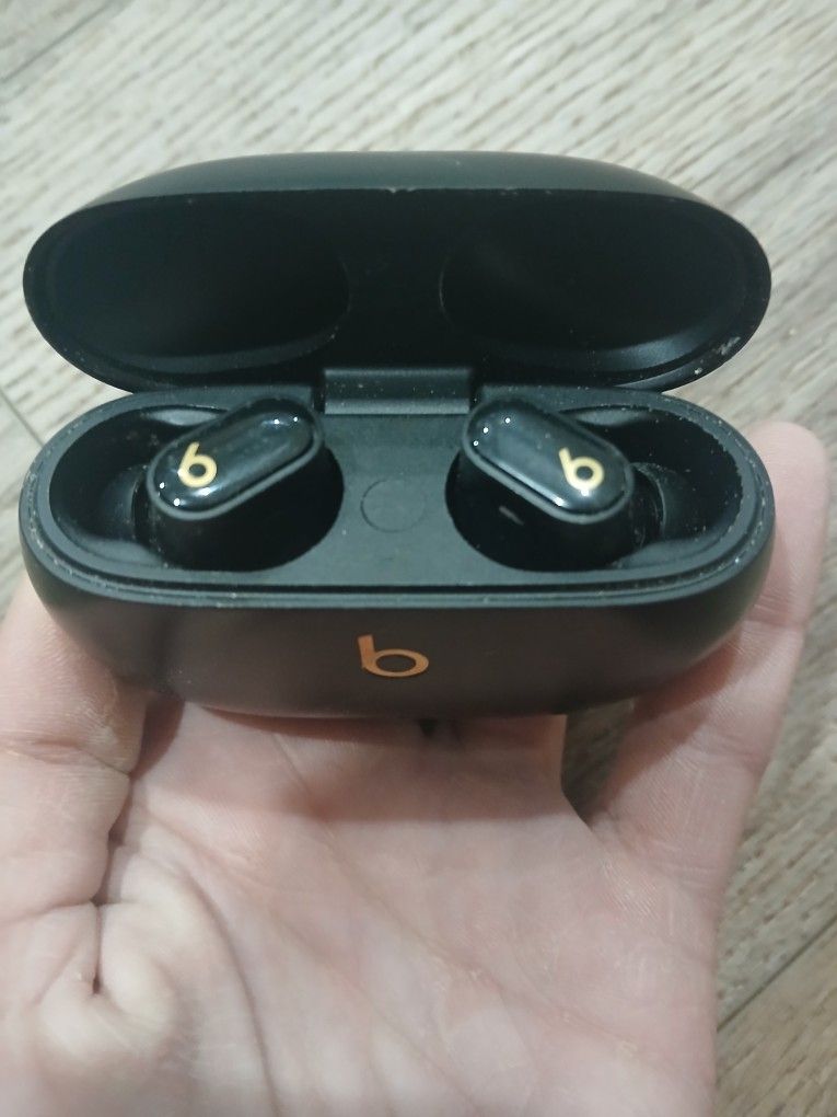 Beats Studio Buds