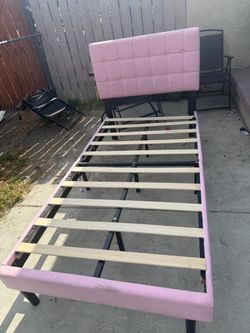Twin girl bed