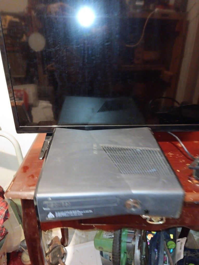 28 Inch Vizio Flat Screen TV