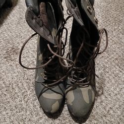 Size 10 Camouflage Boots
