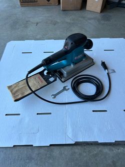 Makita BO4900V 1/2 Sheet Finishing Sander - Variable Speed Complete Kit
