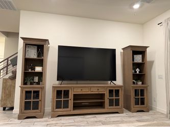 Entertainment center