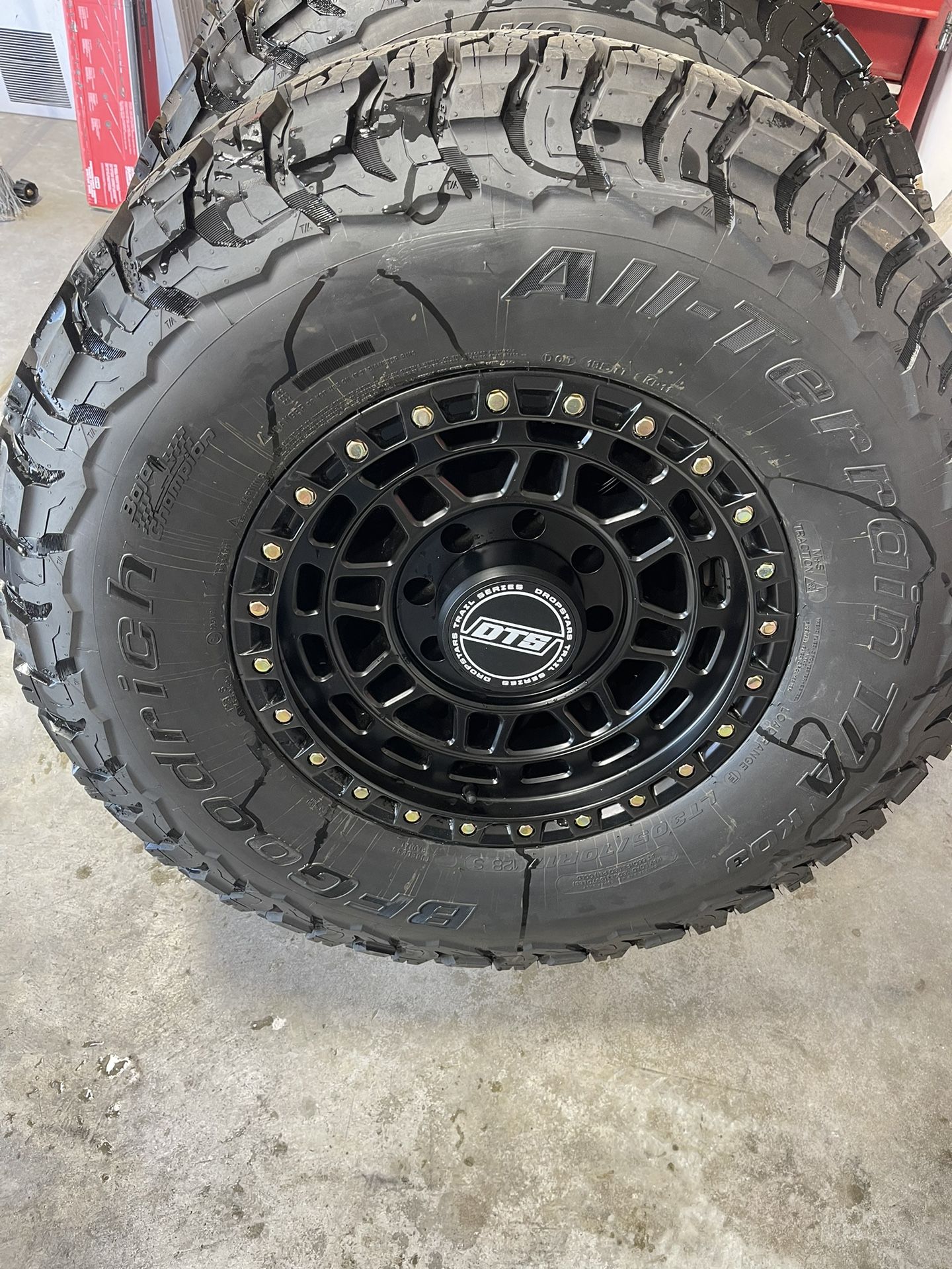 305/70R17 BF Goodrich Drop Star