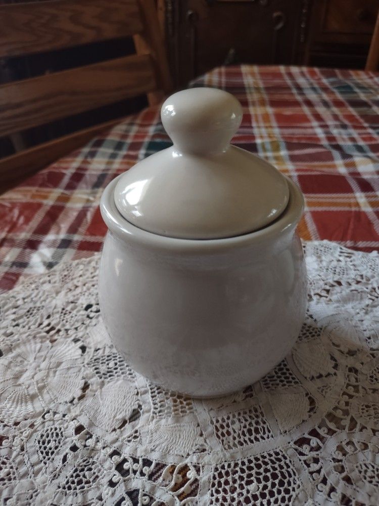 Ceramic Sugar Jar w lid white round honey pot 