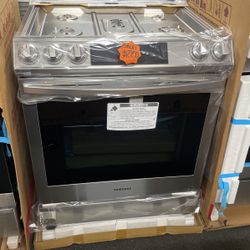 SLIDE IN STAINLESS STEEL GAS SAMSUNG STOVE