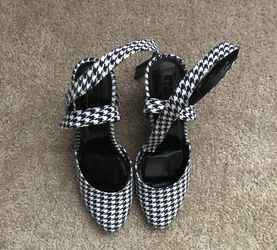 NEW cute Heels from Forever 21 size 9